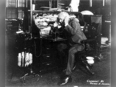 Thomas Alva Edison: the Man Who Invented the Light Bulb